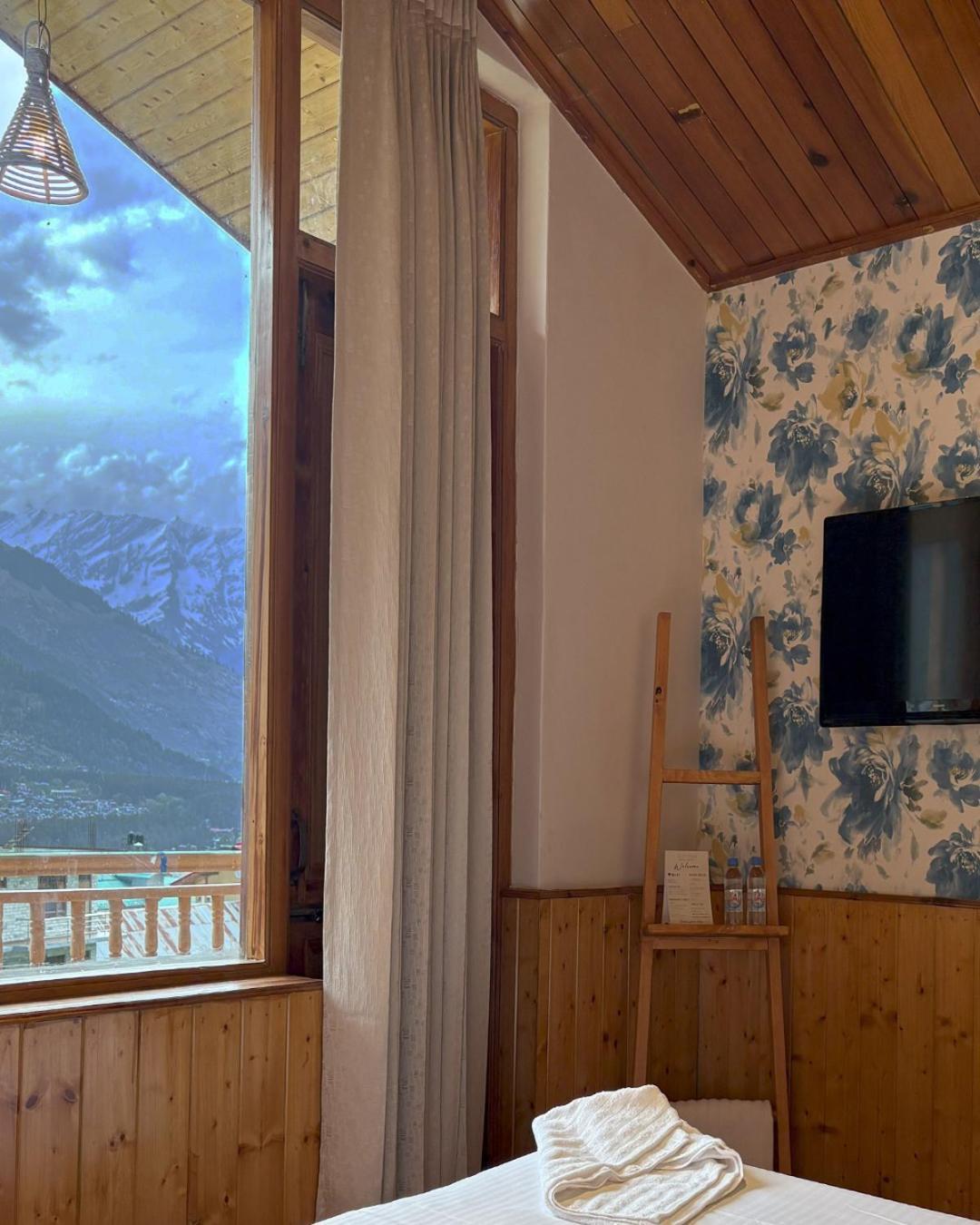 Hotel Mountain Shepherds Manali (Himachal Pradesh)